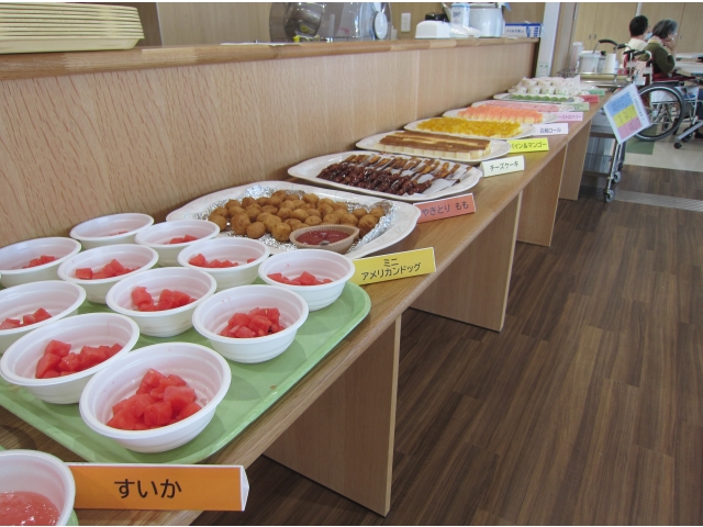 おやつバイキング始まるよ～！