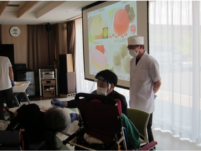 調理師さん何だかうれしそう( *´艸｀)