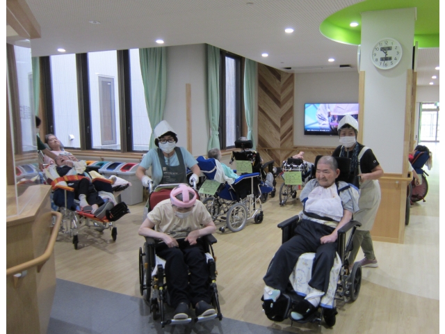 エレベーターで２階へ