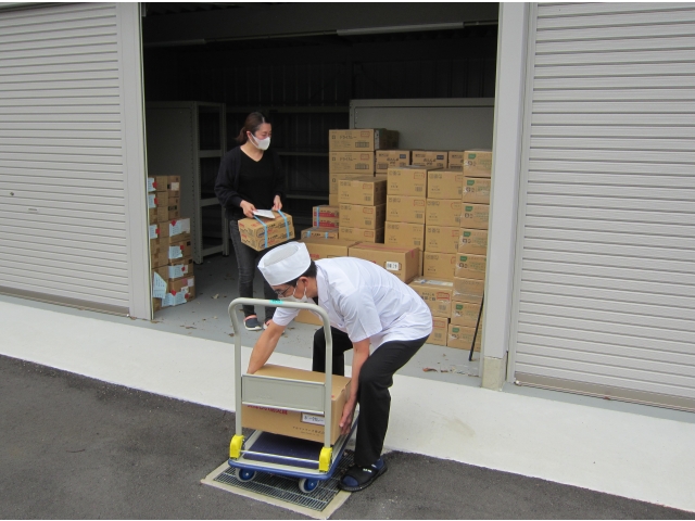 非常食等の物資搬入
