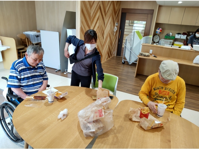 好きなものをテイクアウトしておやつタイム！