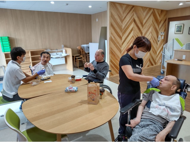 施設に戻っておやつタイム！