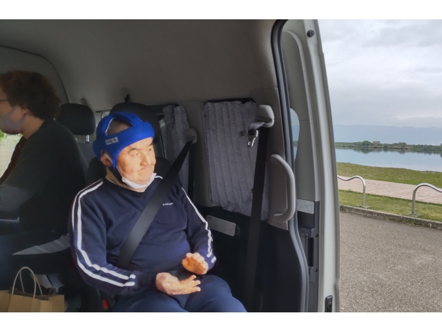 車内から木曽川をのぞむ