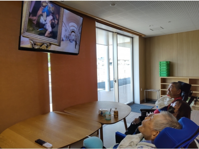 画面越しではありますが美術鑑賞楽しんでいます！