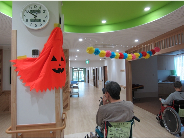 施設内のあちらこちらにイベントの装飾を…