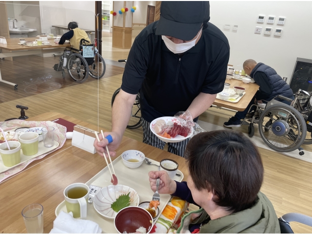 お刺身のおかわりどうぞ