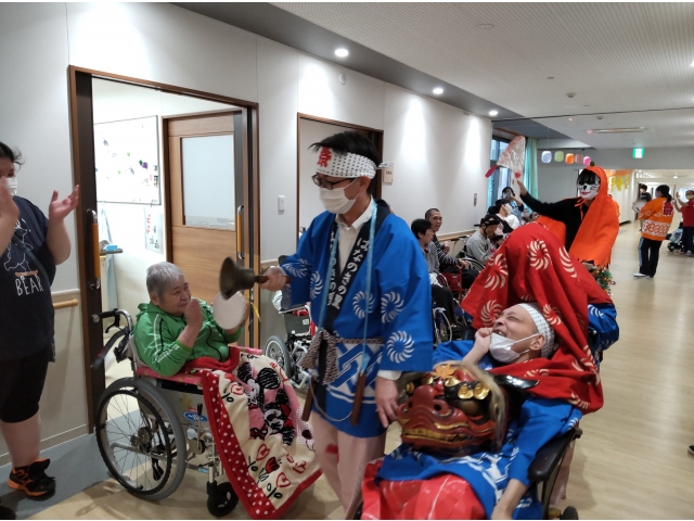 お獅子行列通過中