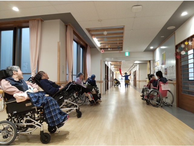 みなさん、今か今かと待ち構えています…