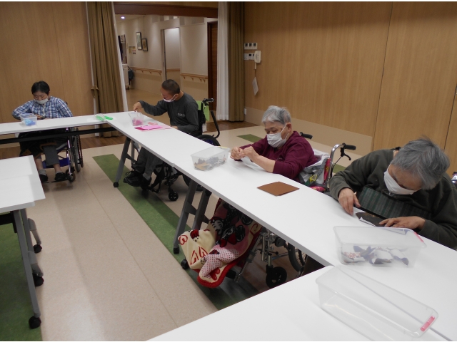 ちぎる作業もスタート！