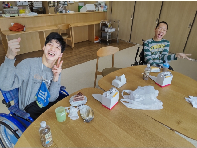 甘いものに目がないんですぅ～