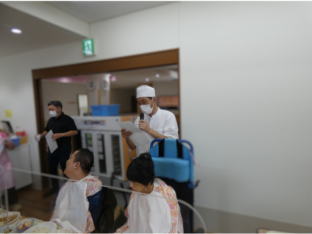 誕生会担当した調理師より献立の発表と所長の乾杯の音頭！！