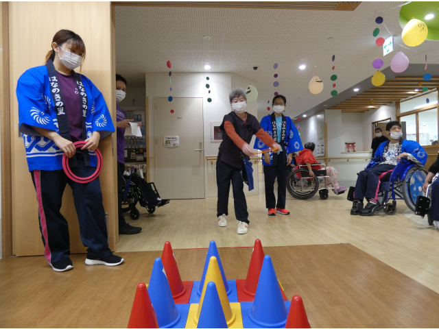 高得点を狙って輪っかを投げます！