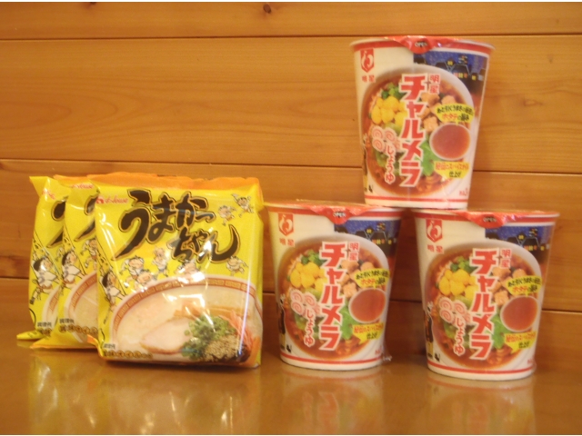 野菜と煮て美味しい袋めんとお湯があれば食べられるカップめんです。