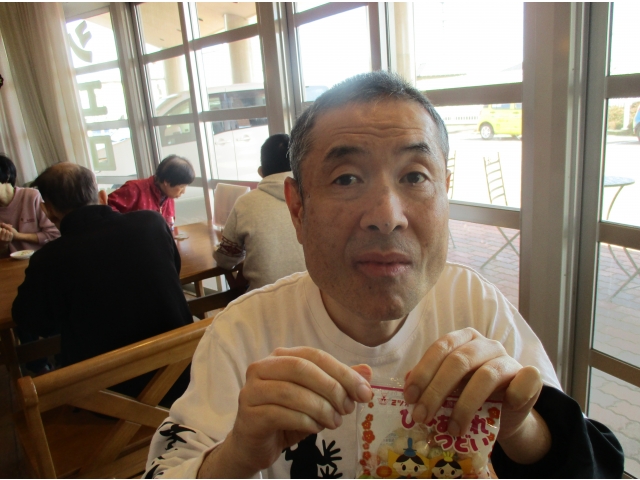 ひなあられ食べるよ！