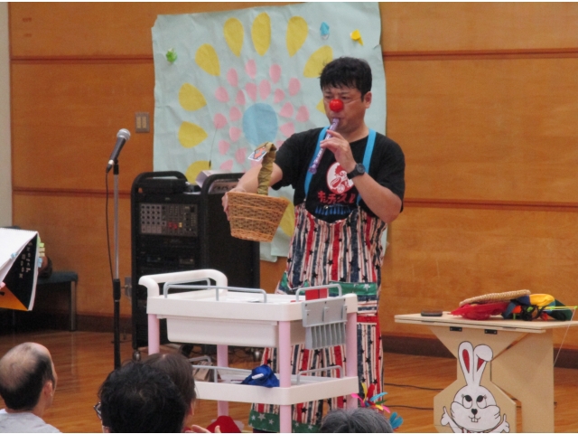 マジックショーです。蛇が出てきました。