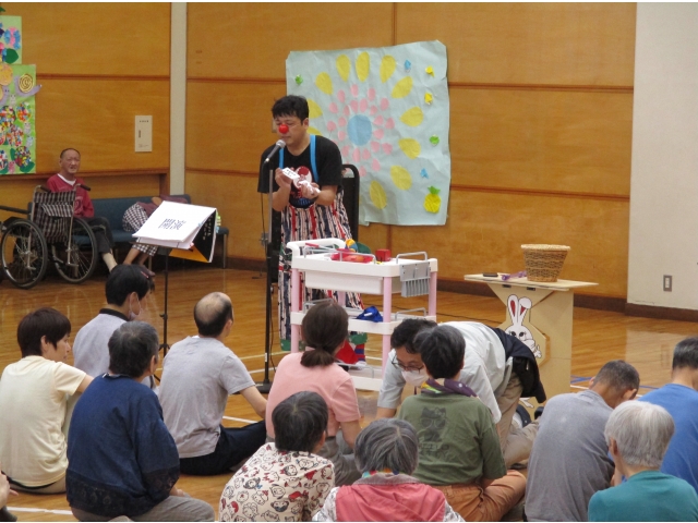 マジックショーにみんな夢中でした。