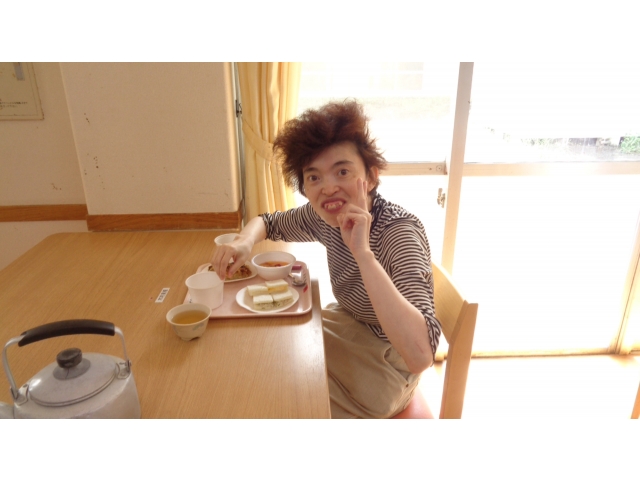 カメラに向かって思わずピース✌