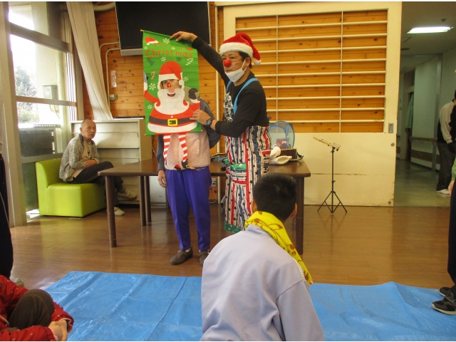 最初は職員さんが手品を見せてくれました❕