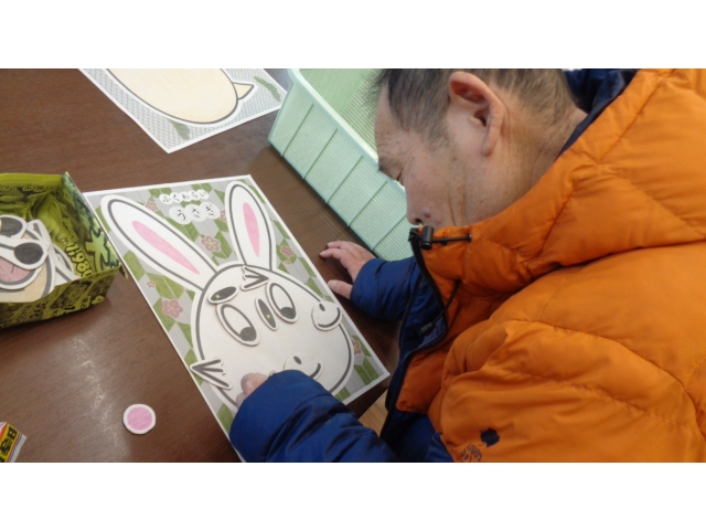 顔のパーツ選びは真剣です。