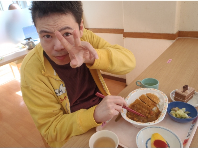 とっても美味しそうなビーフカツカレー🍛利用者様の笑顔が見られました。