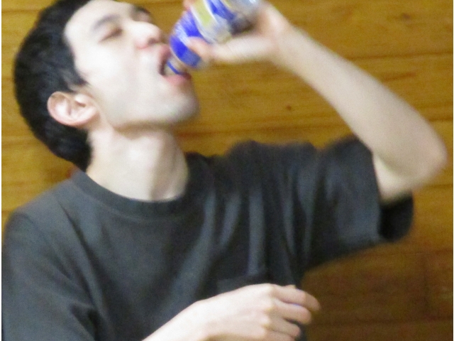 ミルクティーが入ってました！開けてすぐ美味しそうに飲んでいました！