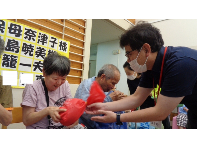 プレゼント🎁中には何が入ってるのかな❔