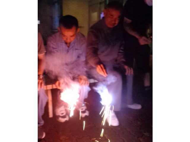 花火が色々な色に変わって凄く綺麗です