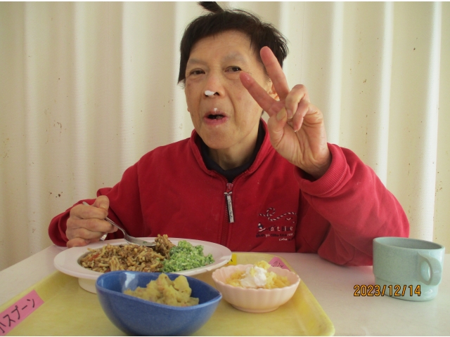 慌てて食べて顔にクリームが付いちゃいました💦