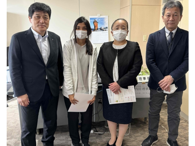 内田理事長と金田常務理事と記念撮影