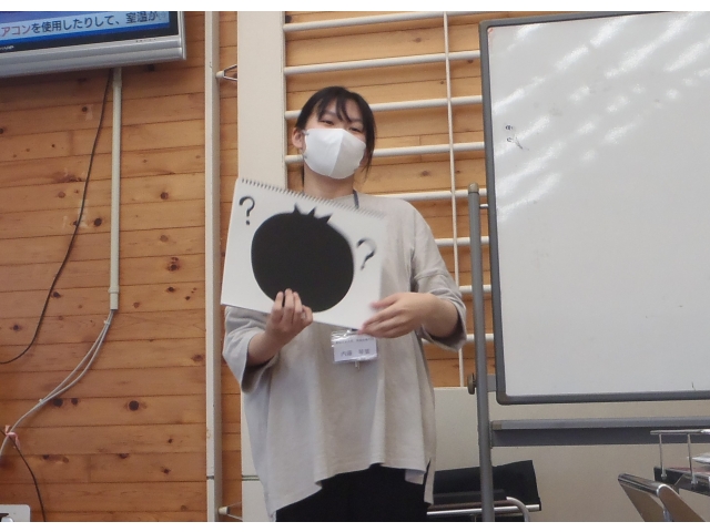 丸くて赤いこの野菜はな～んだ？