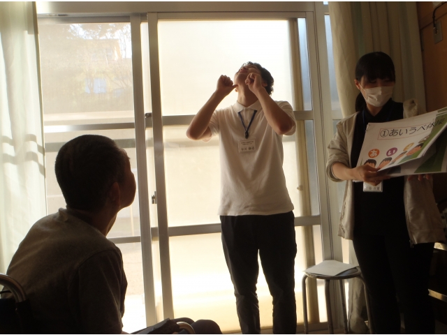 唾液腺をマッサージ！