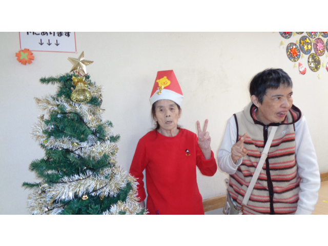 昼食のチキンとケーキ楽しみです！