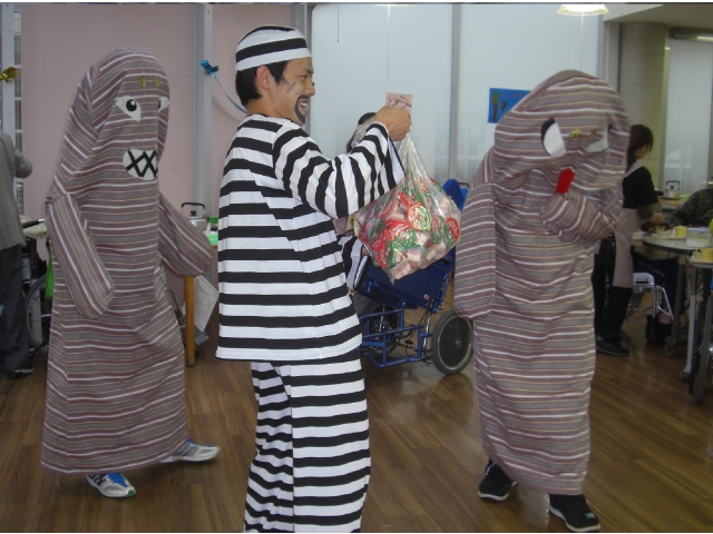 わるものがデザートをうばった！