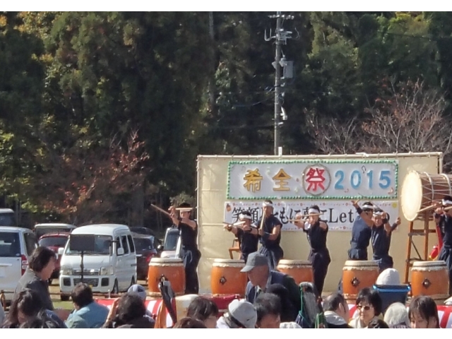 豊川駐屯地の太鼓クラブの力強い演技です