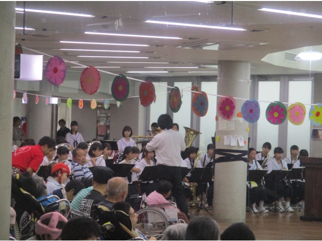 一宮中吹奏楽部演奏