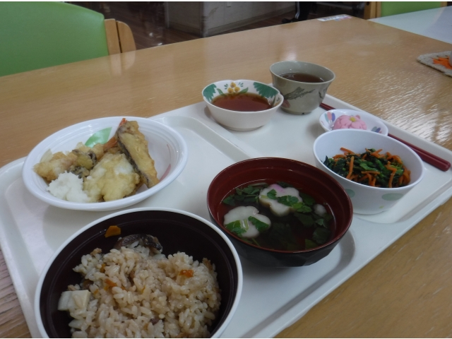 タケノコご飯、天ぷら、練り切り