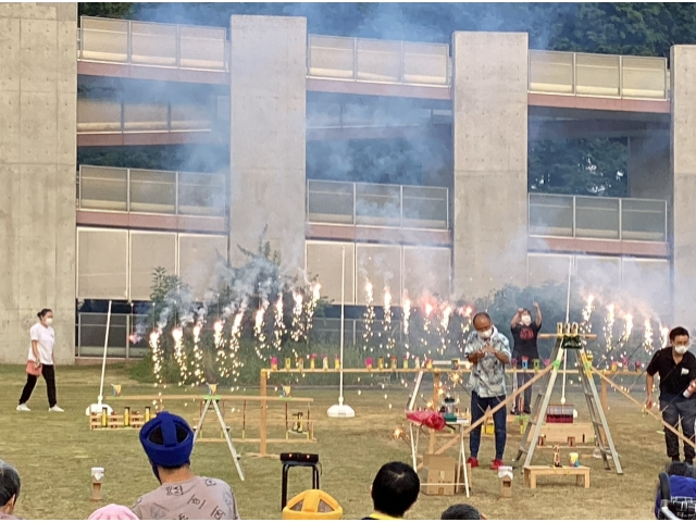 職員も着火に参加します