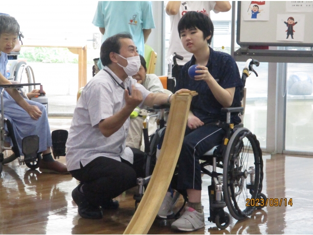 所長と息を合わせて……