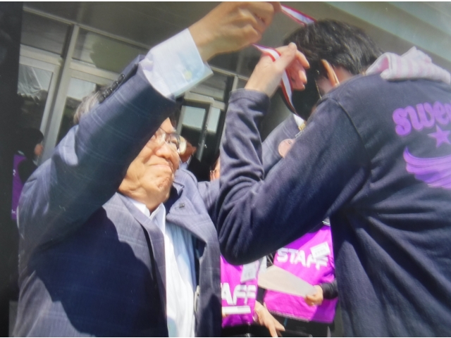 大村県知事よりメダル授与。
