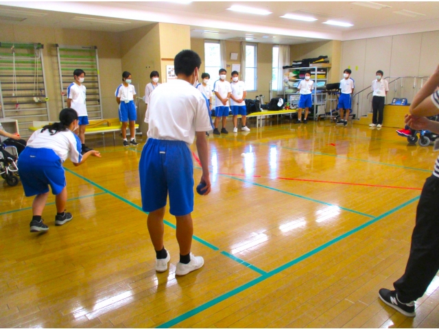 よーく狙って……