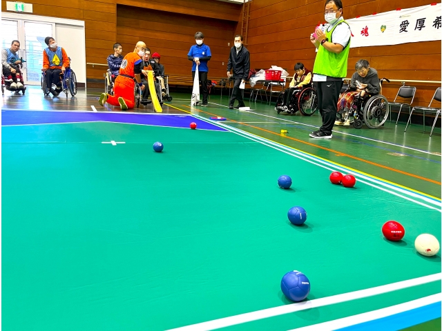 ２セット目。ラインギリギリを狙います！