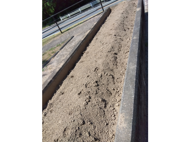 事前に土作りをした畑です。車椅子の方でも作業しやすい高床式の畑です。