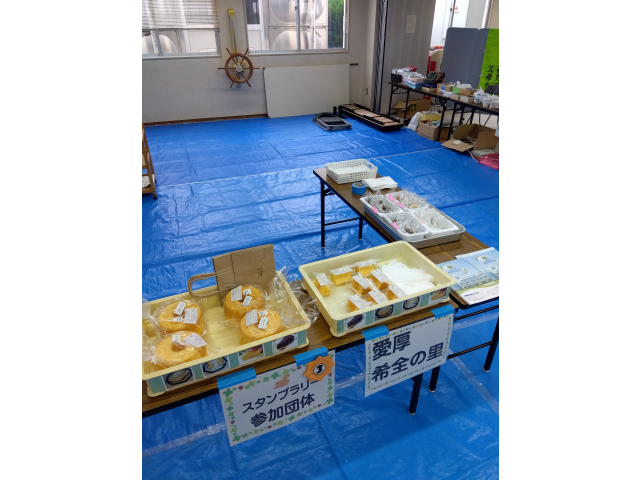 販売ブースでは喫茶夢風船からシフォンケーキ、クッキーを用意しました。