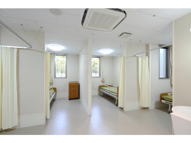 プライバシーに配慮した個室型４人床