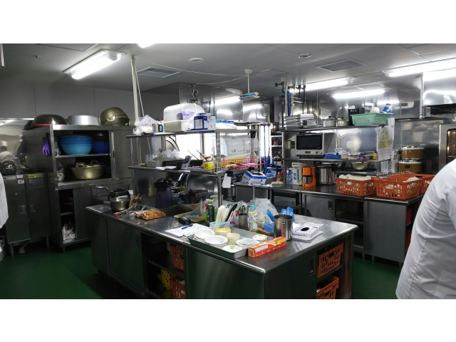 衛生面に配慮した調理室