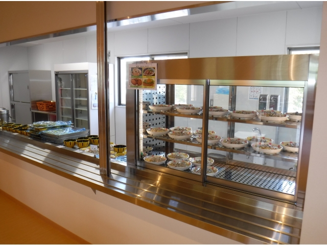 カフェテラス方式の２階食堂