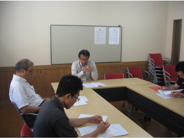 苑長から説明を受けます。