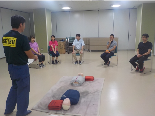 救命救急の講習場面です。