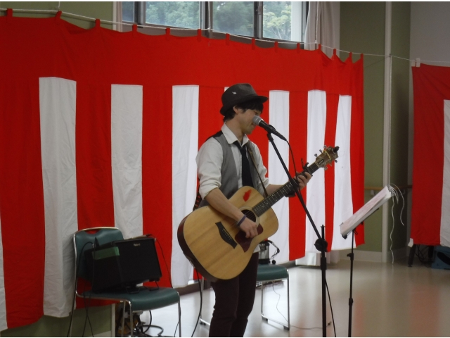 ギターでの生演奏です。