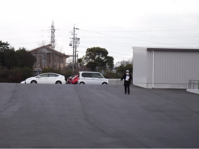 不審者役が侵入しました。